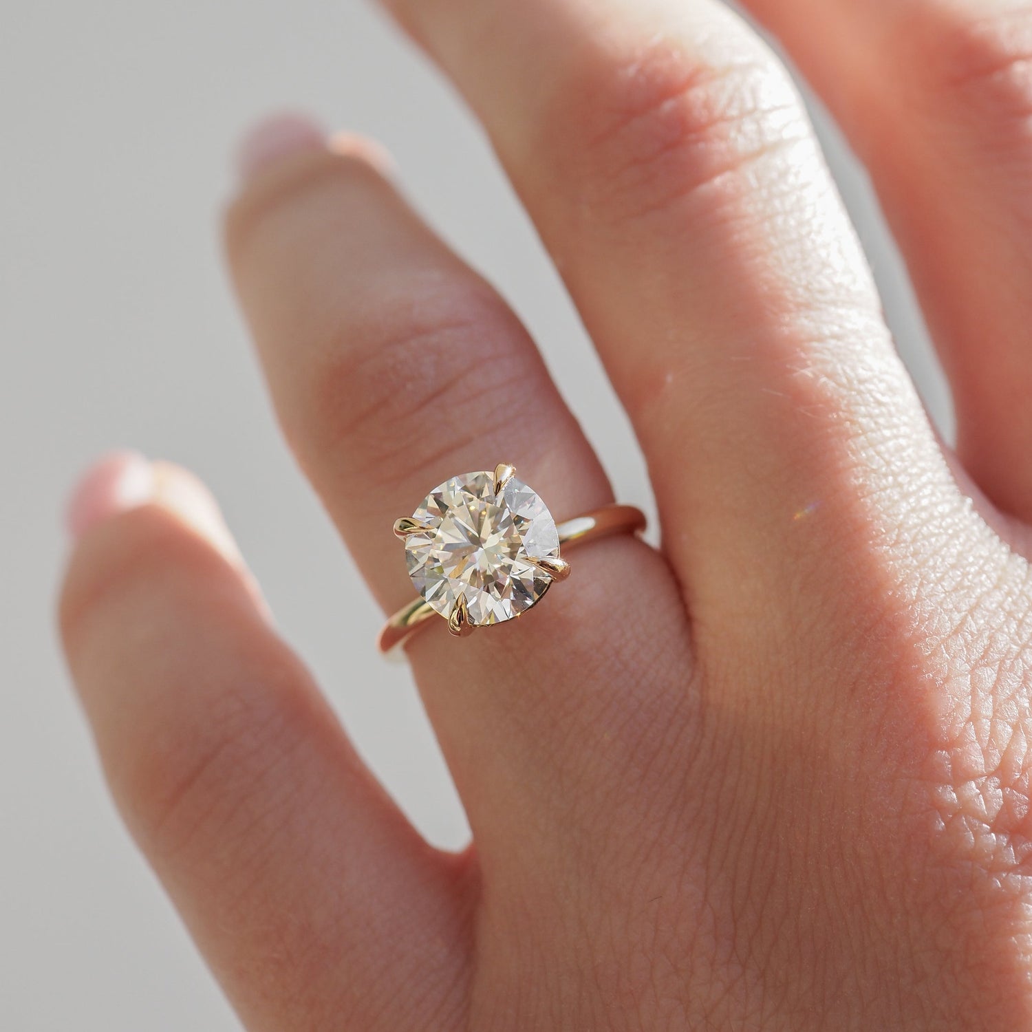 Round Cut Engagement Rings